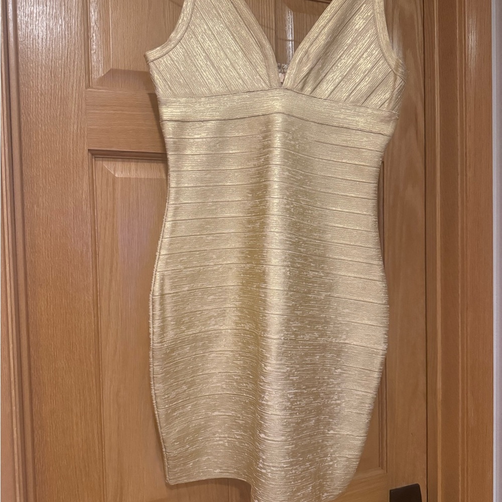 Elegant Gold Sleeveless Dress - Picture 6 of 6